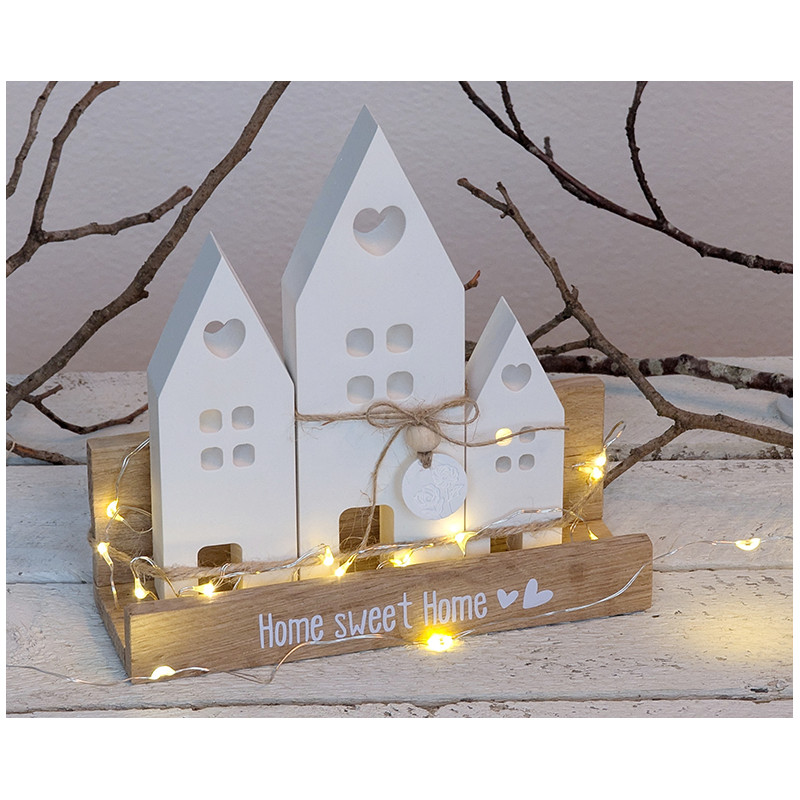 Häuser im 3er-Set auf Holztablett