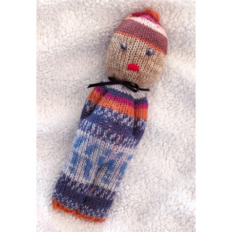 Handgestrickte Kuschelpuppe