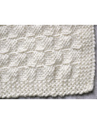 Handgestrickte Kinderwagen-Decke mit passendem Mützchen