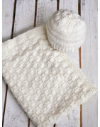 Handgestrickte Kinderwagen-Decke mit passendem Mützchen